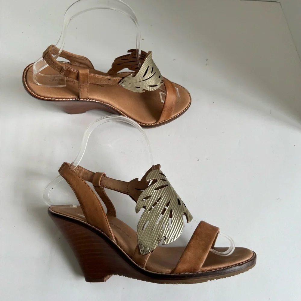 Tommy Bahama Plumeria Leather Wedge Sandals Size 6.5_12